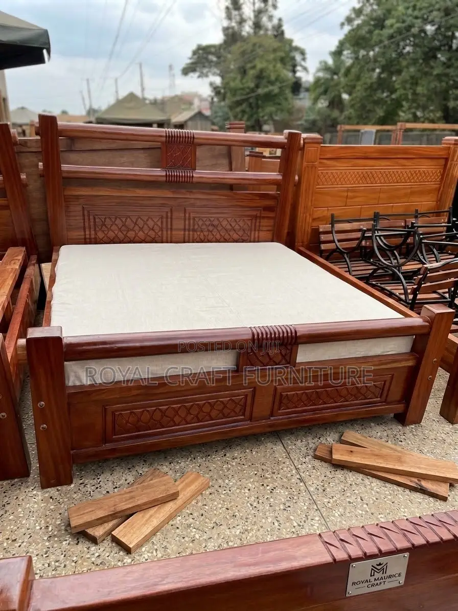 Palatial Mahogany: King Size Bed With Handcarved Geometric Panels