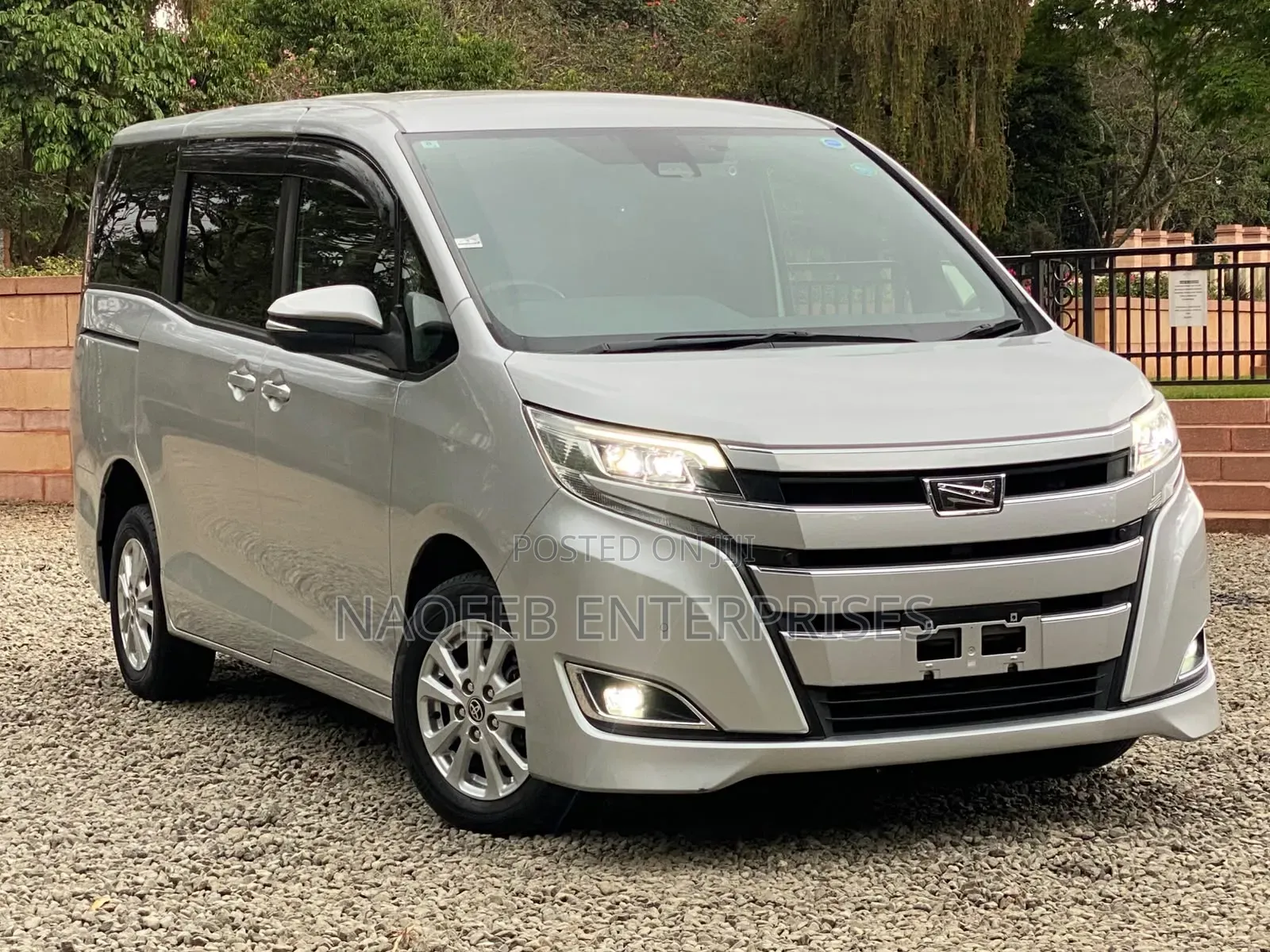 Toyota Noah 2020 Silver