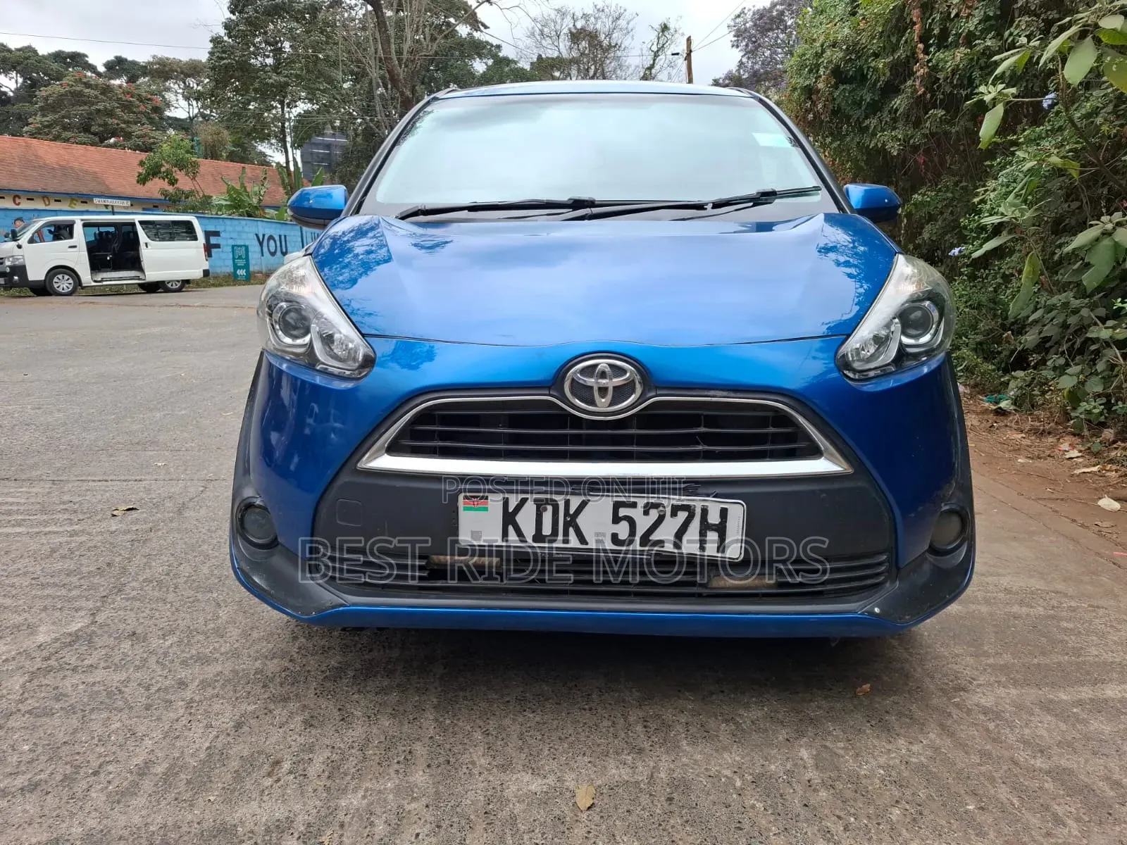 Toyota Sienta 1.5 FWD (6-seater) 2015 Blue