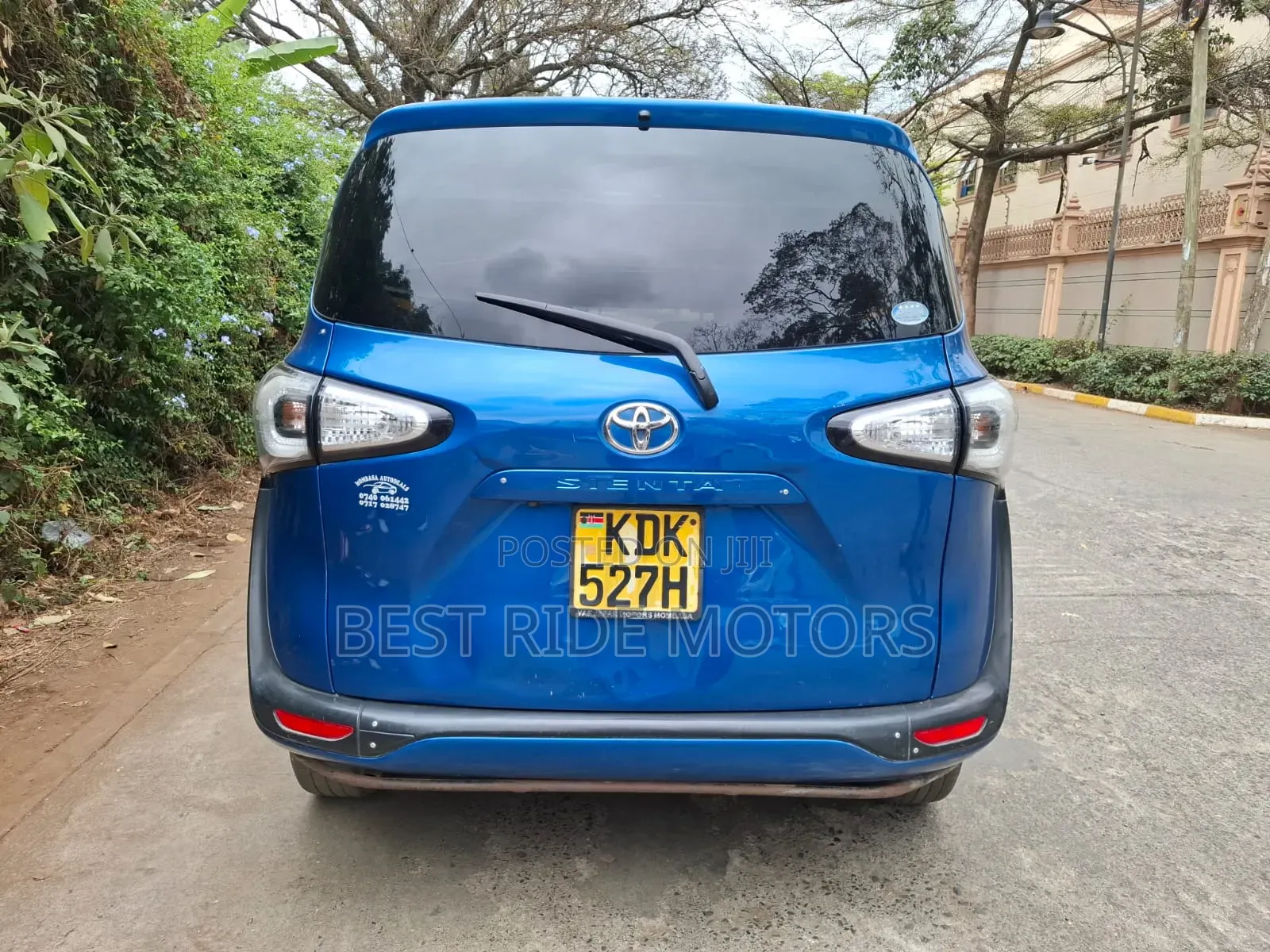 Toyota Sienta 1.5 FWD (6-seater) 2015 Blue