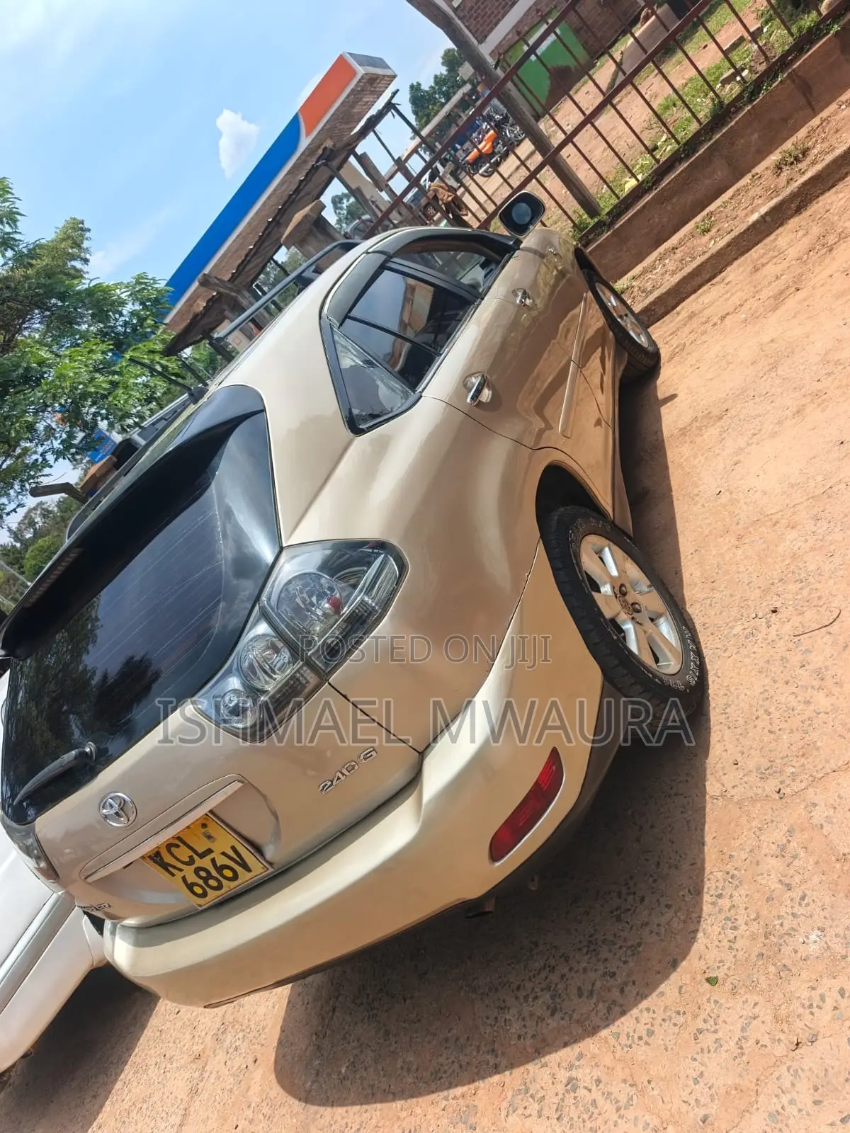 Toyota Harrier 240G 2012 Gold