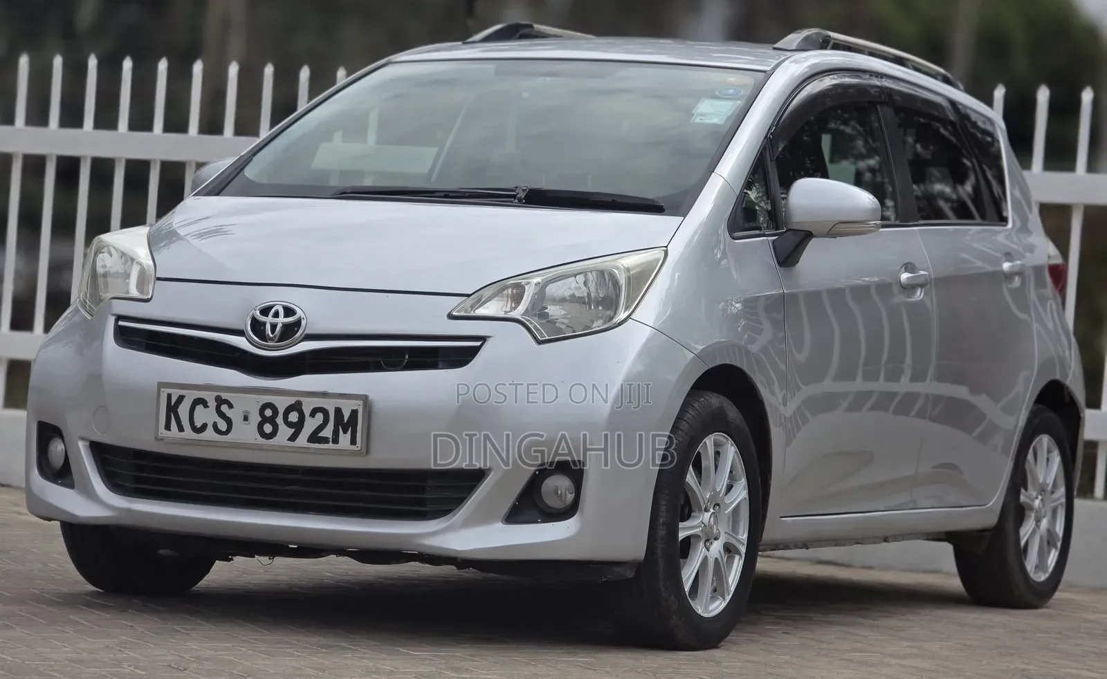 Toyota Ractis 1.5 FWD 2013 Silver
