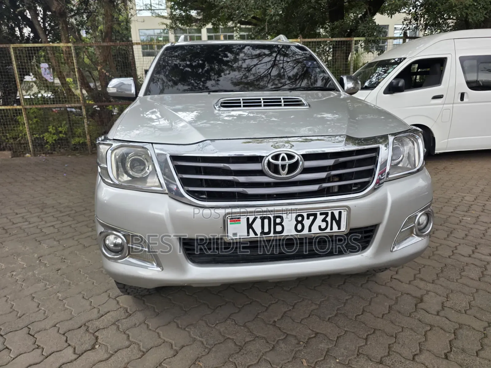 Toyota Hilux 3.0 D-4D 4x4 2014 Silver
