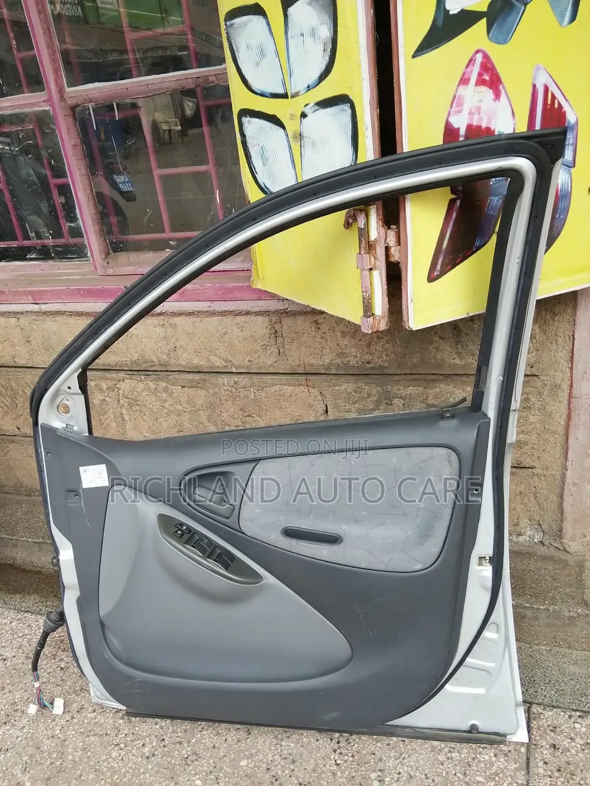Front Door RHS Vitz Scp10 Old Model 2004