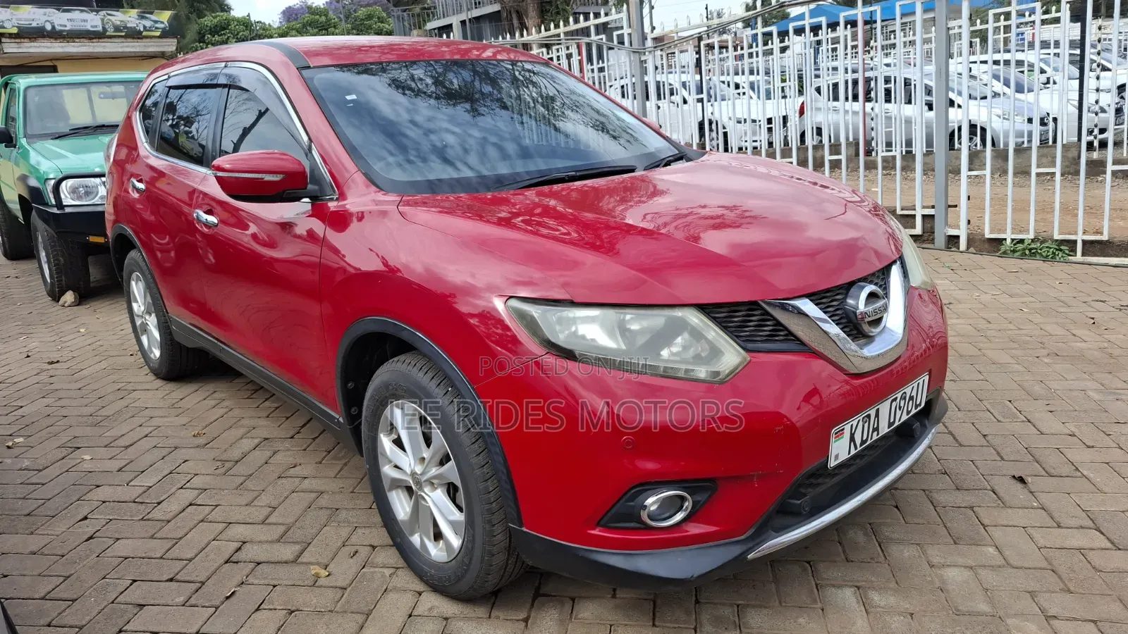 Nissan X-Trail 2.0 Petrol AWD 2014 Red
