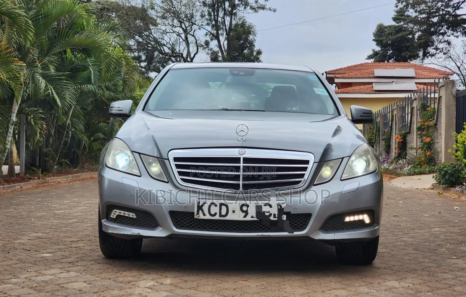 Mercedes-Benz E200 2009 Gray