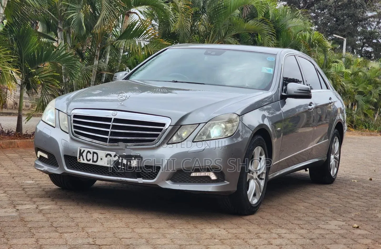 Mercedes-Benz E200 2009 Gray