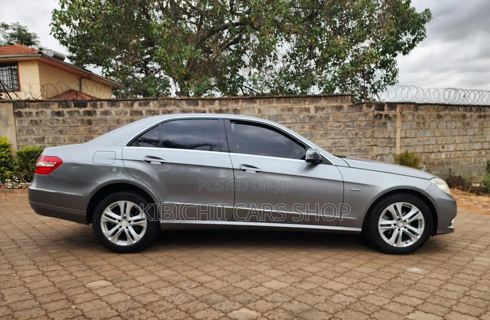 Mercedes-Benz E200 2009 Gray
