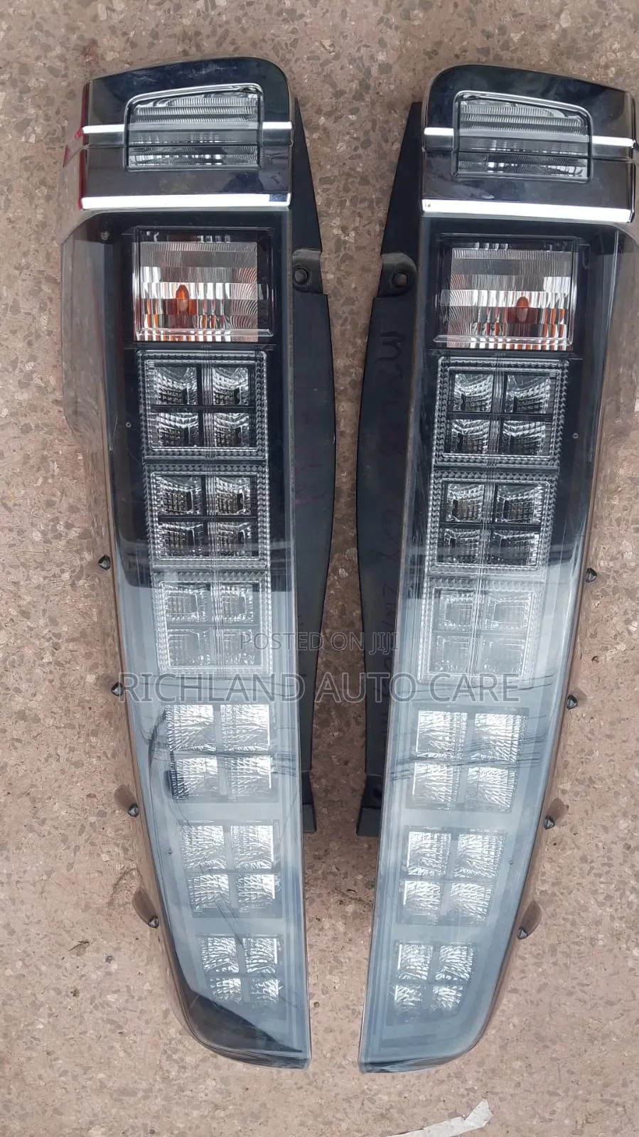 Taillamp Toyota Voxy Zwr80 2014 Model Set Available