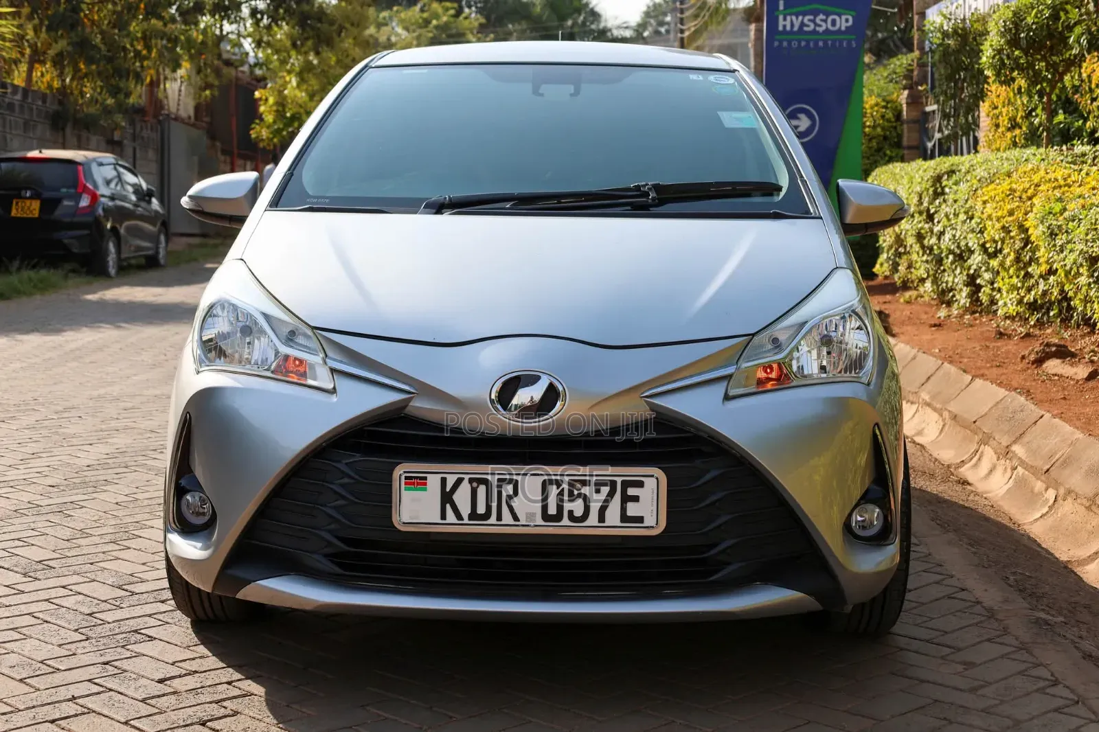 Toyota Vitz 2017 Silver