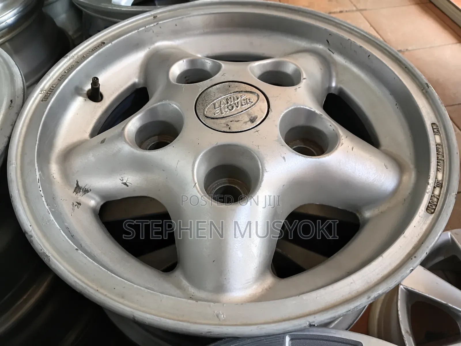Landrover Defrnder 110 Size 16inch Rims
