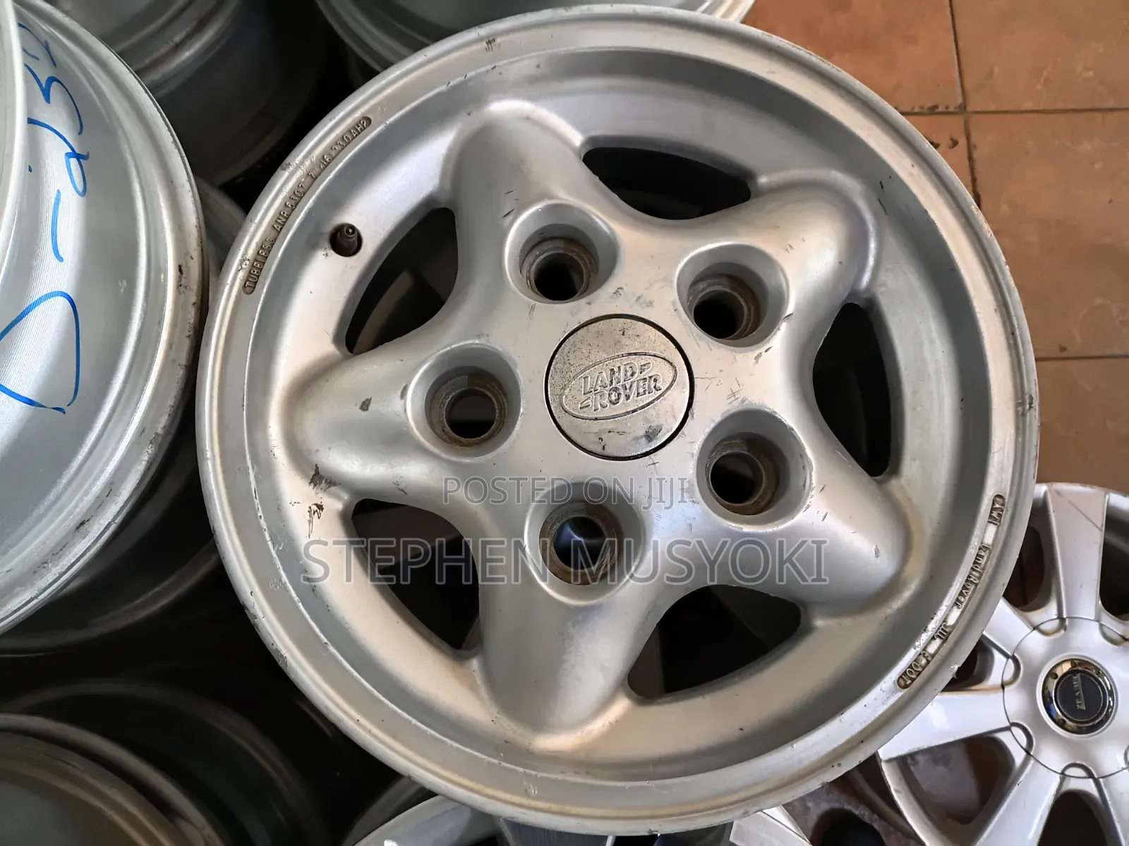 Landrover Defrnder 110 Size 16inch Rims