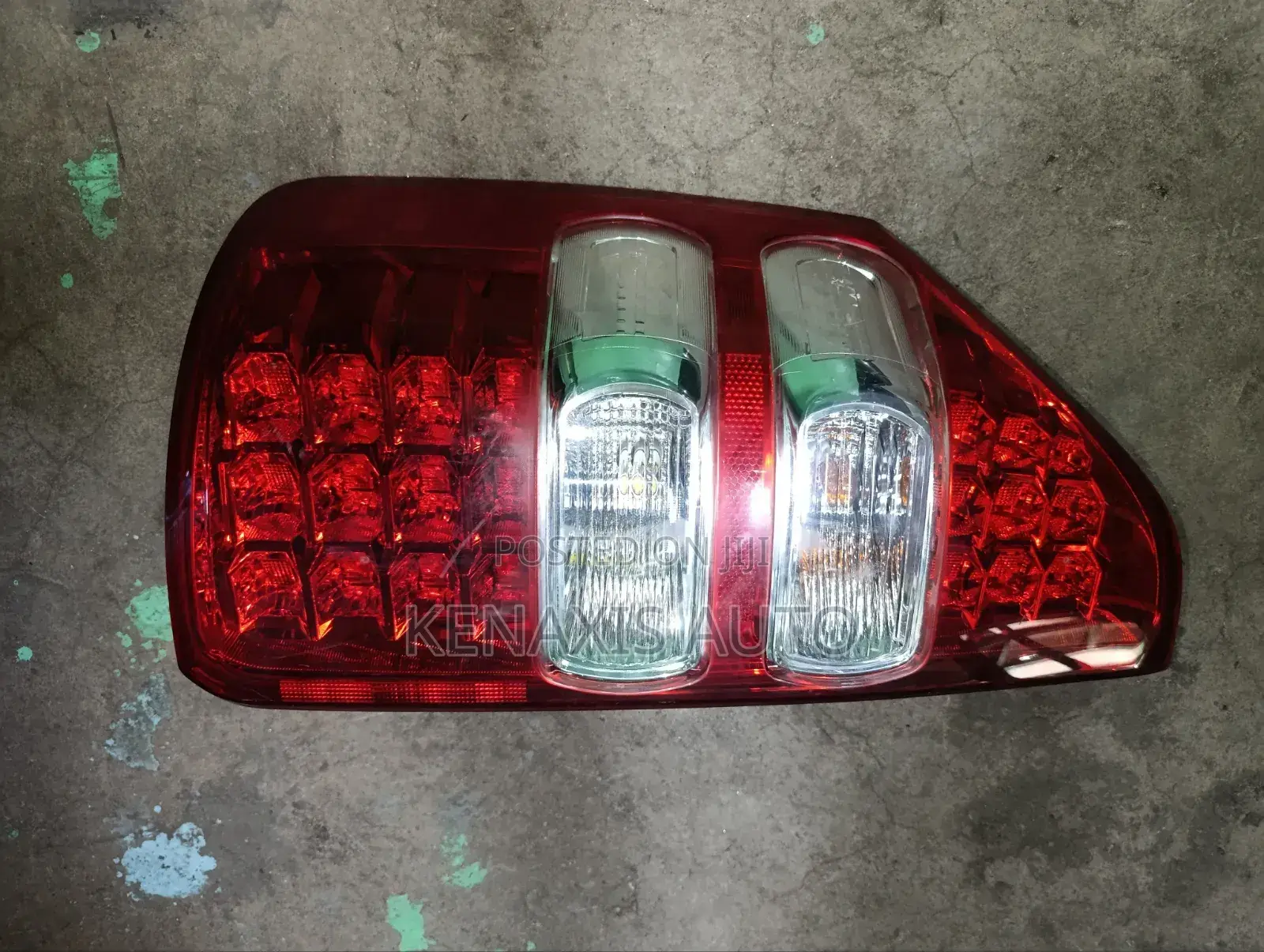 Noah 2010-2013 Taillight