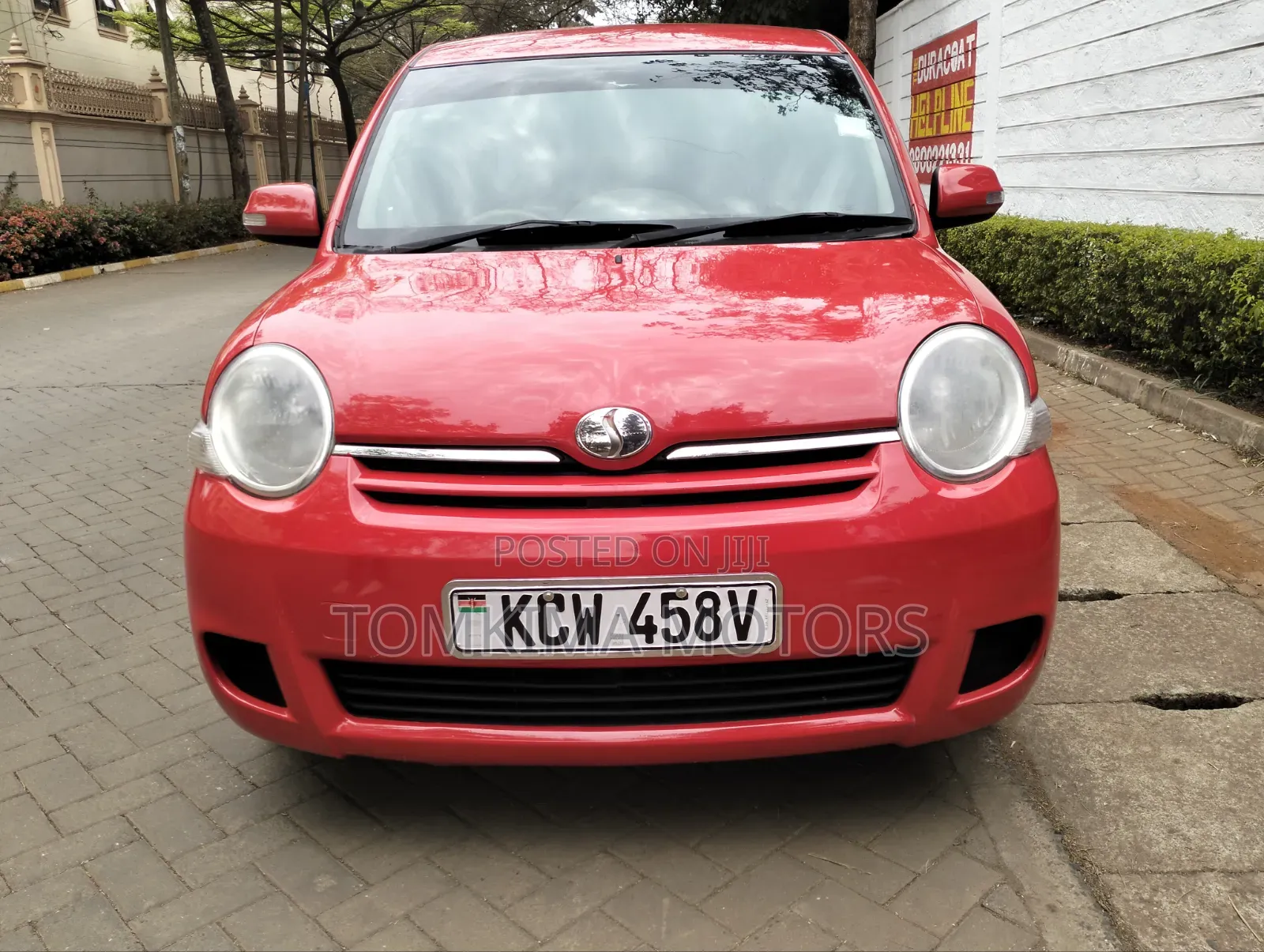 Toyota Sienta 2012 Red