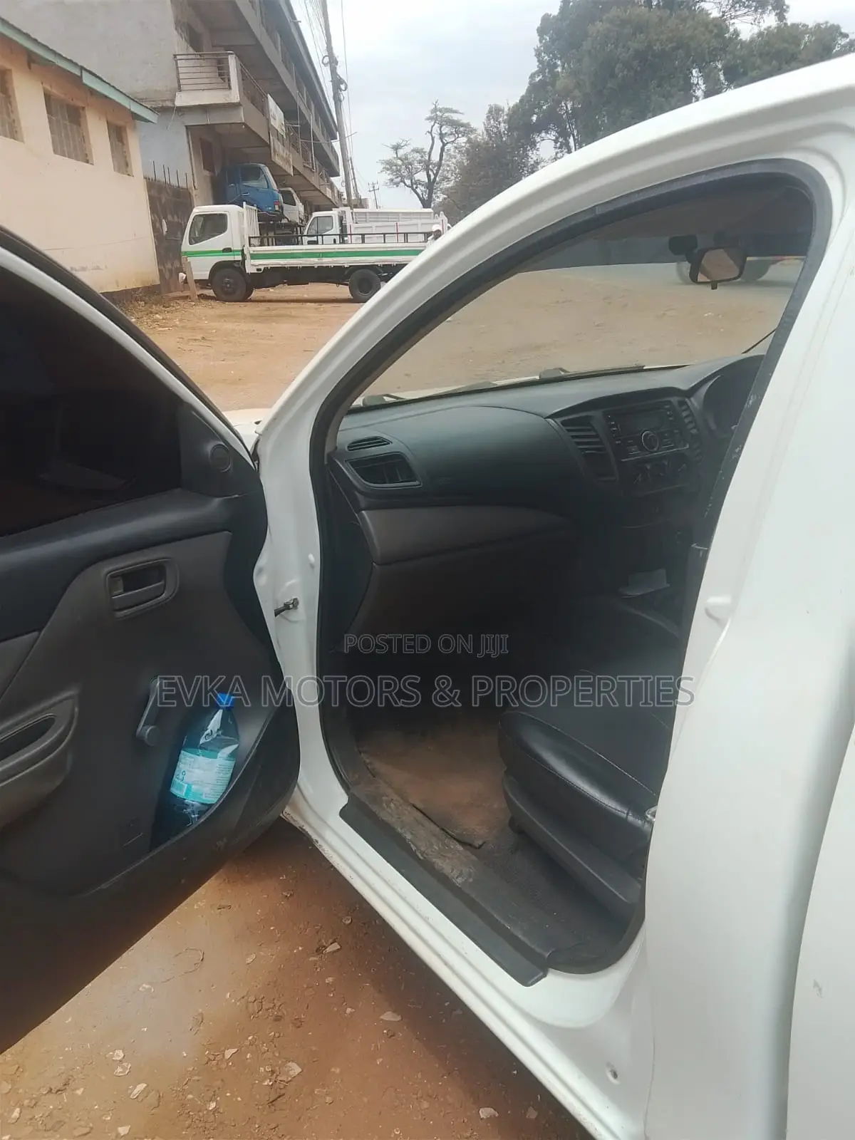 Mitsubishi L200 2015 White