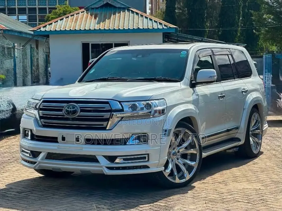 Toyota Land Cruiser 4.6 V8 ZX 2018 Pearl