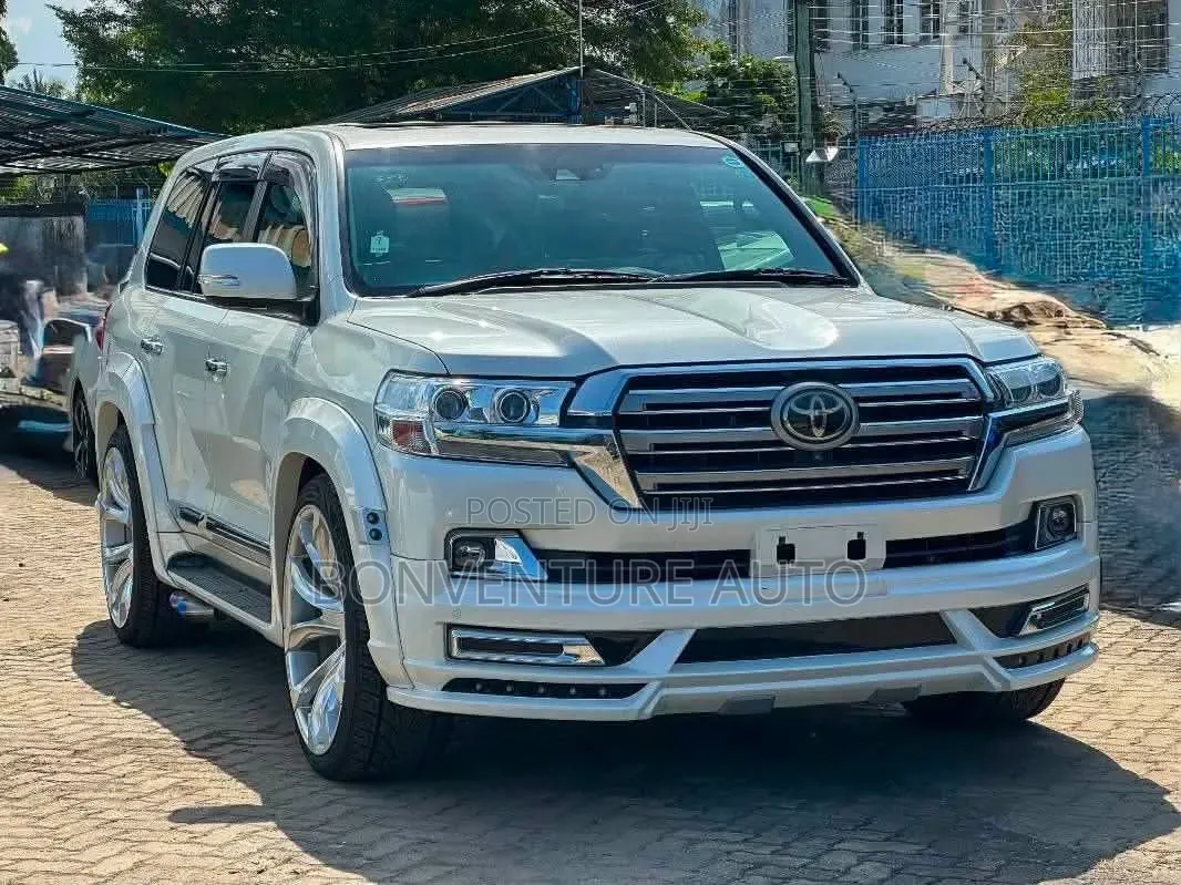 Toyota Land Cruiser 4.6 V8 ZX 2018 Pearl