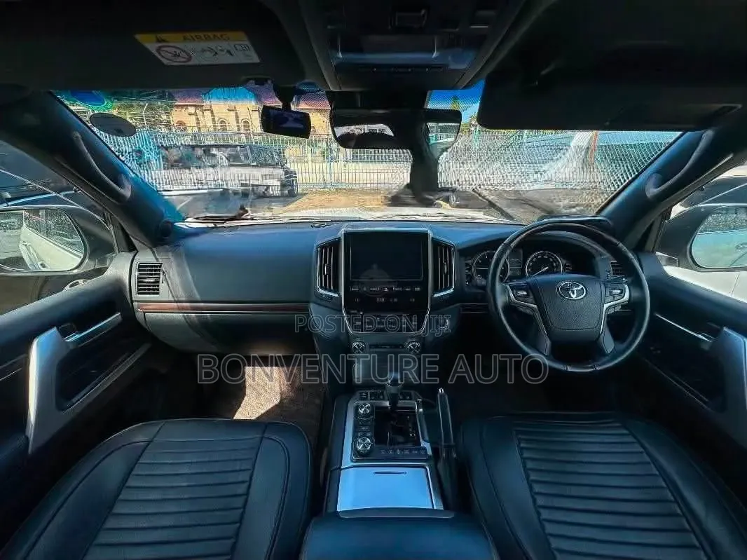 Toyota Land Cruiser 4.6 V8 ZX 2018 Pearl