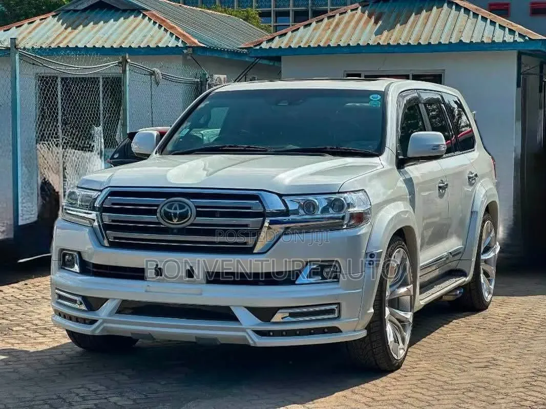 Toyota Land Cruiser 4.6 V8 ZX 2018 Pearl