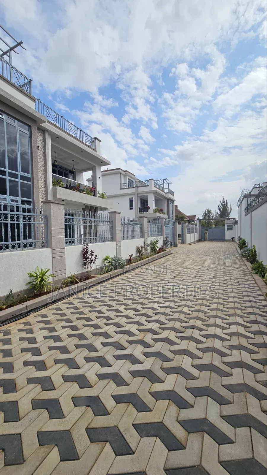 5bdrm Maisonette in Haven Estate, Kwa Kairu for sale