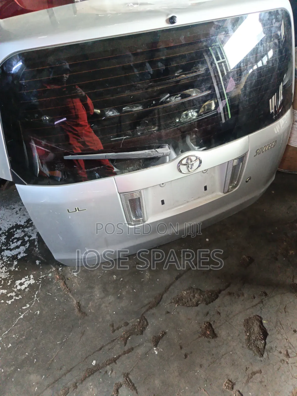 Succeed Tail Gate/ Boot