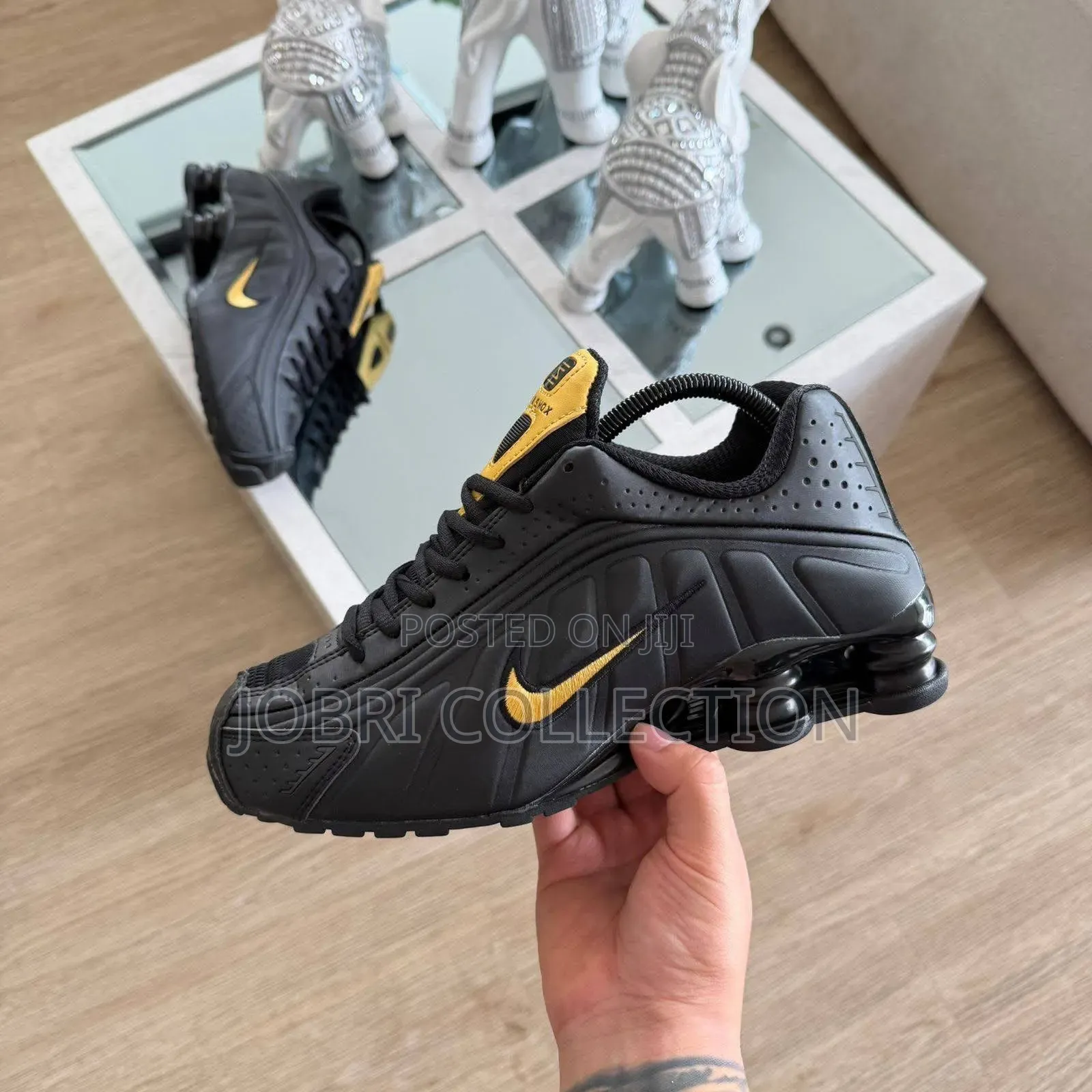 Nike Shox R4 ” Black Gold “
Quality Leather Sneakers