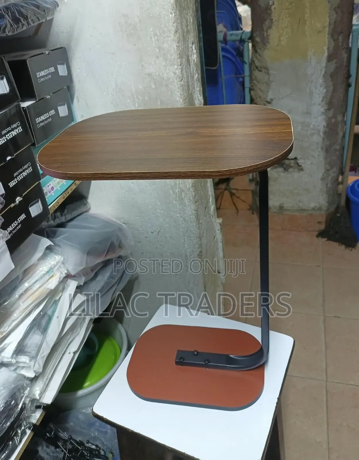 *Modern C-Shaped Side Table* Esj