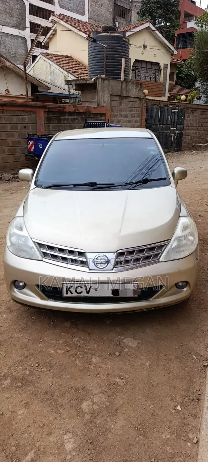 Nissan Tiida 2012 Gold