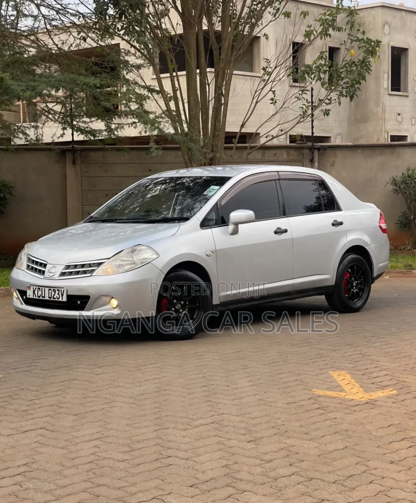 Nissan Tiida 2012 Silver