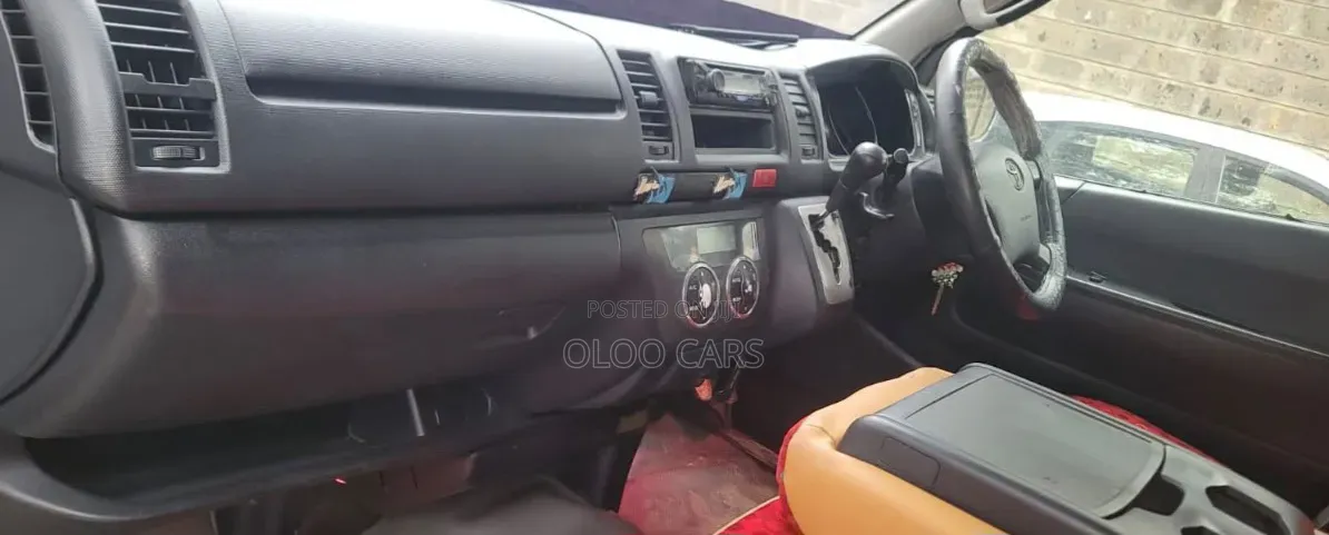 Toyota HiAce 2013 Silver