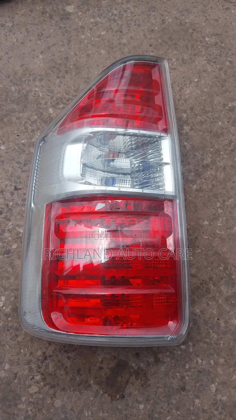 Tailamp Toyota Voxy Zz70 Set Koito 28-219