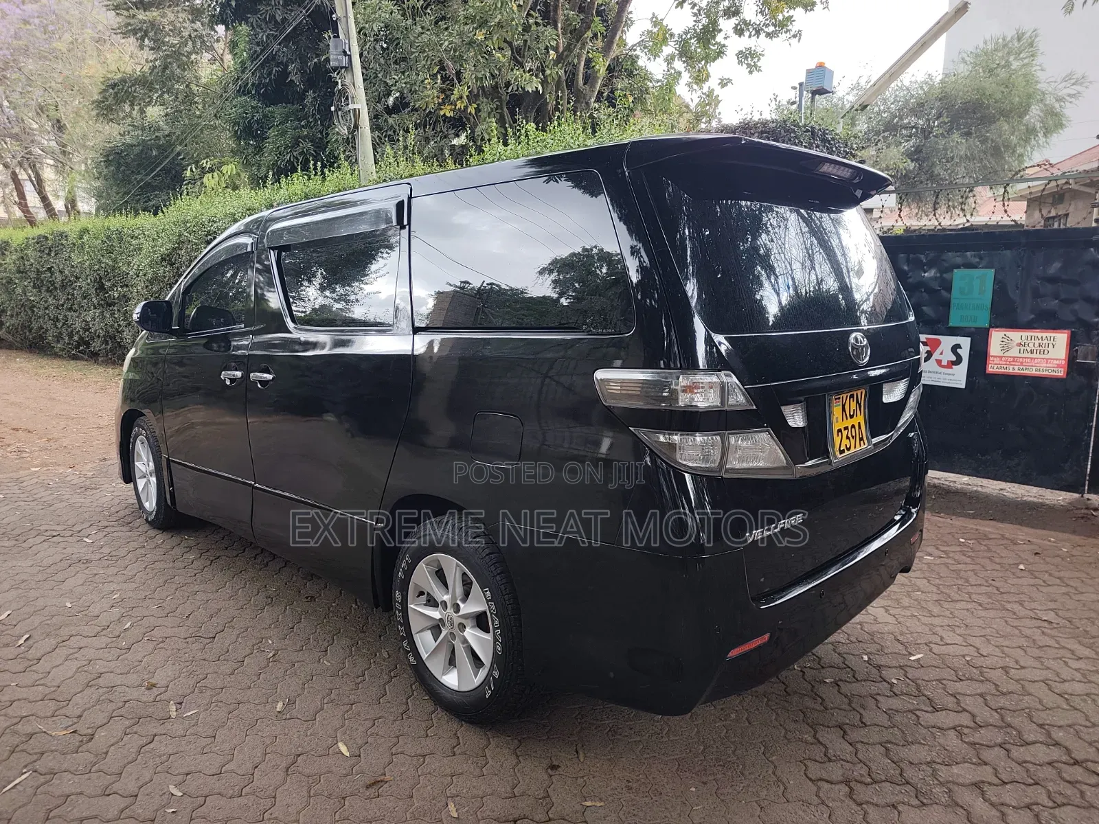 Toyota Vellfire V 2.4 FWD 8-Seater 2010 Black