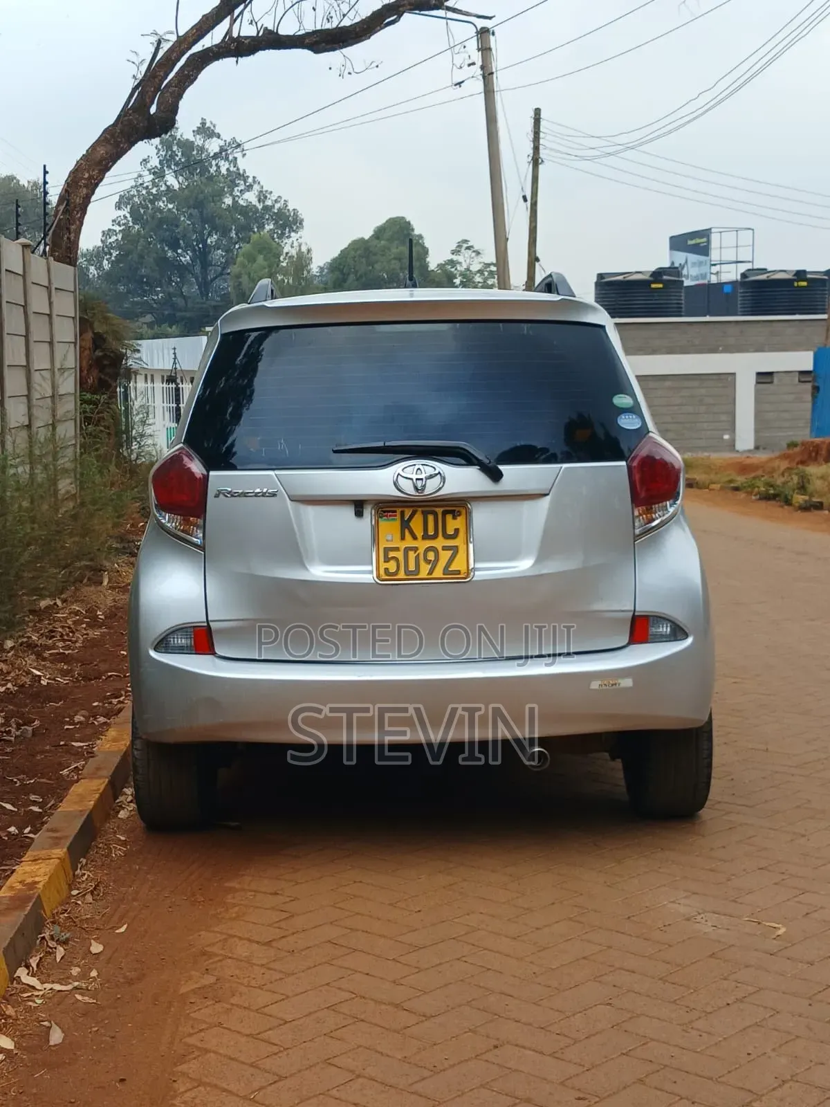 Toyota Ractis 2015 Silver