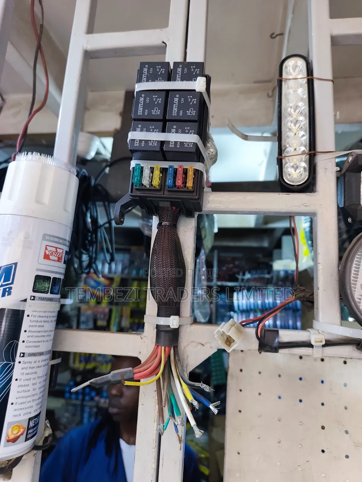 Universal 6-Way Relay and Fuse Box Block Assembly With Wiring Harness