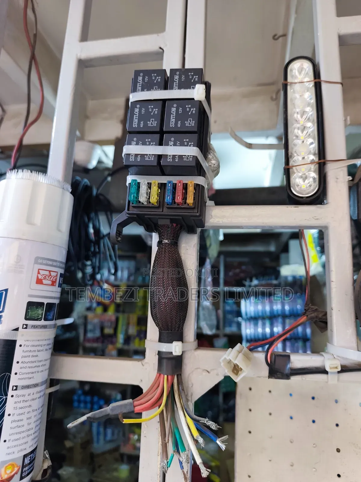 Universal 6-Way Relay and Fuse Box Block Assembly With Wiring Harness