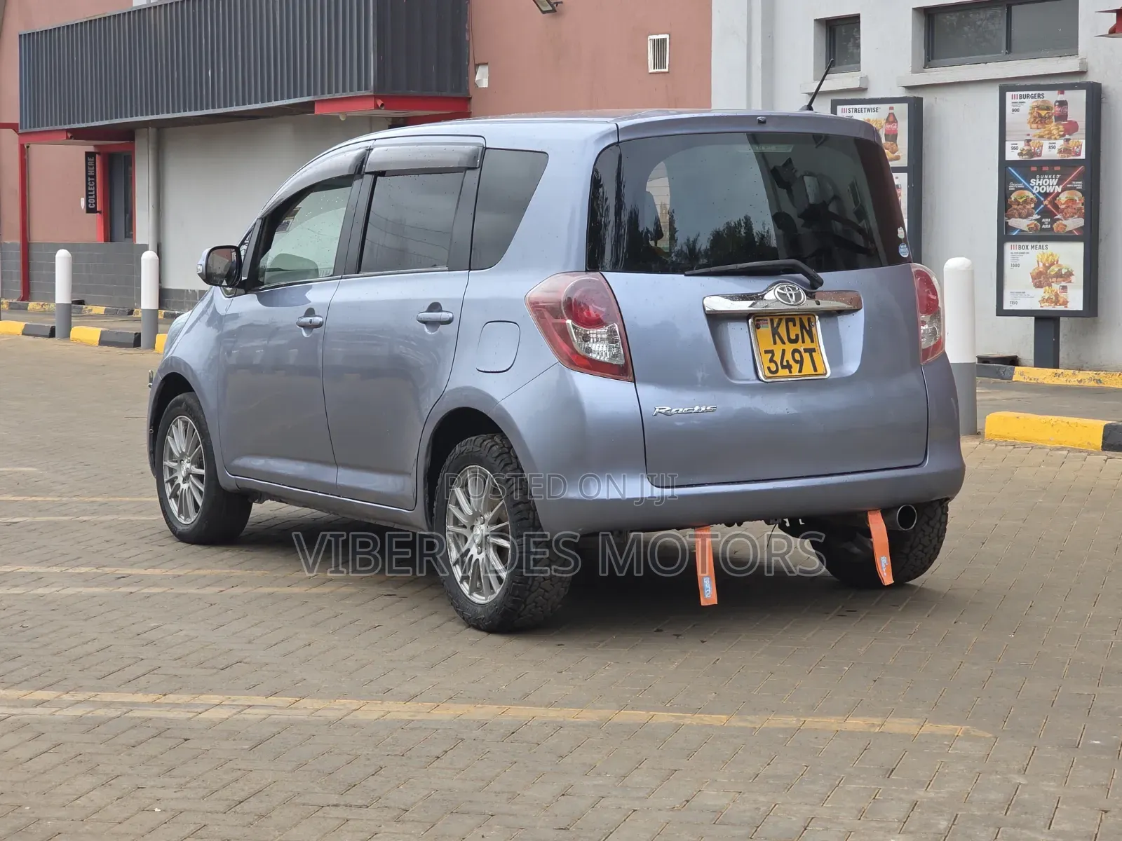 Toyota Ractis 2010