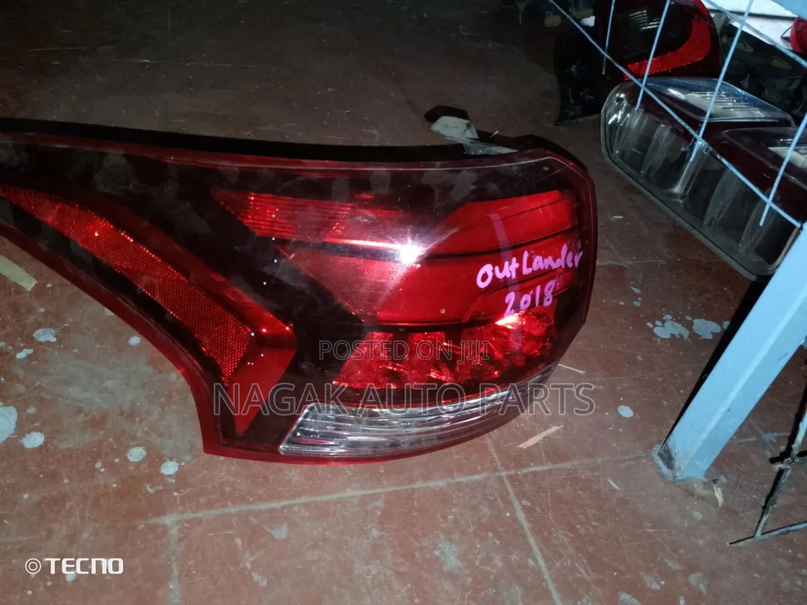 Mitsubishi Outlander 2018 Red Tailight