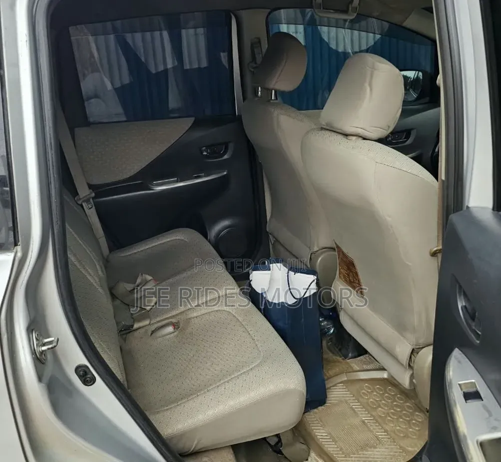 Toyota Ractis 1.3 FWD 2006 Silver