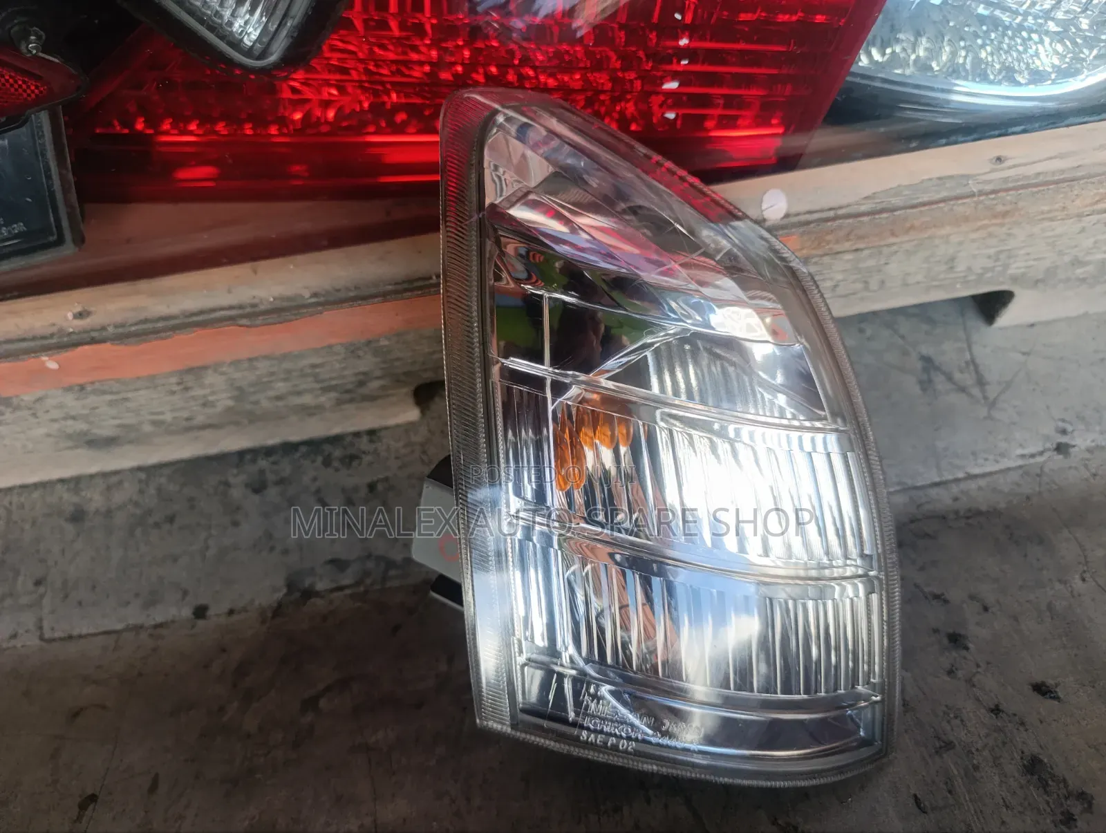 Nissan X-Tril Conerlight Complete With Bulb and Socket