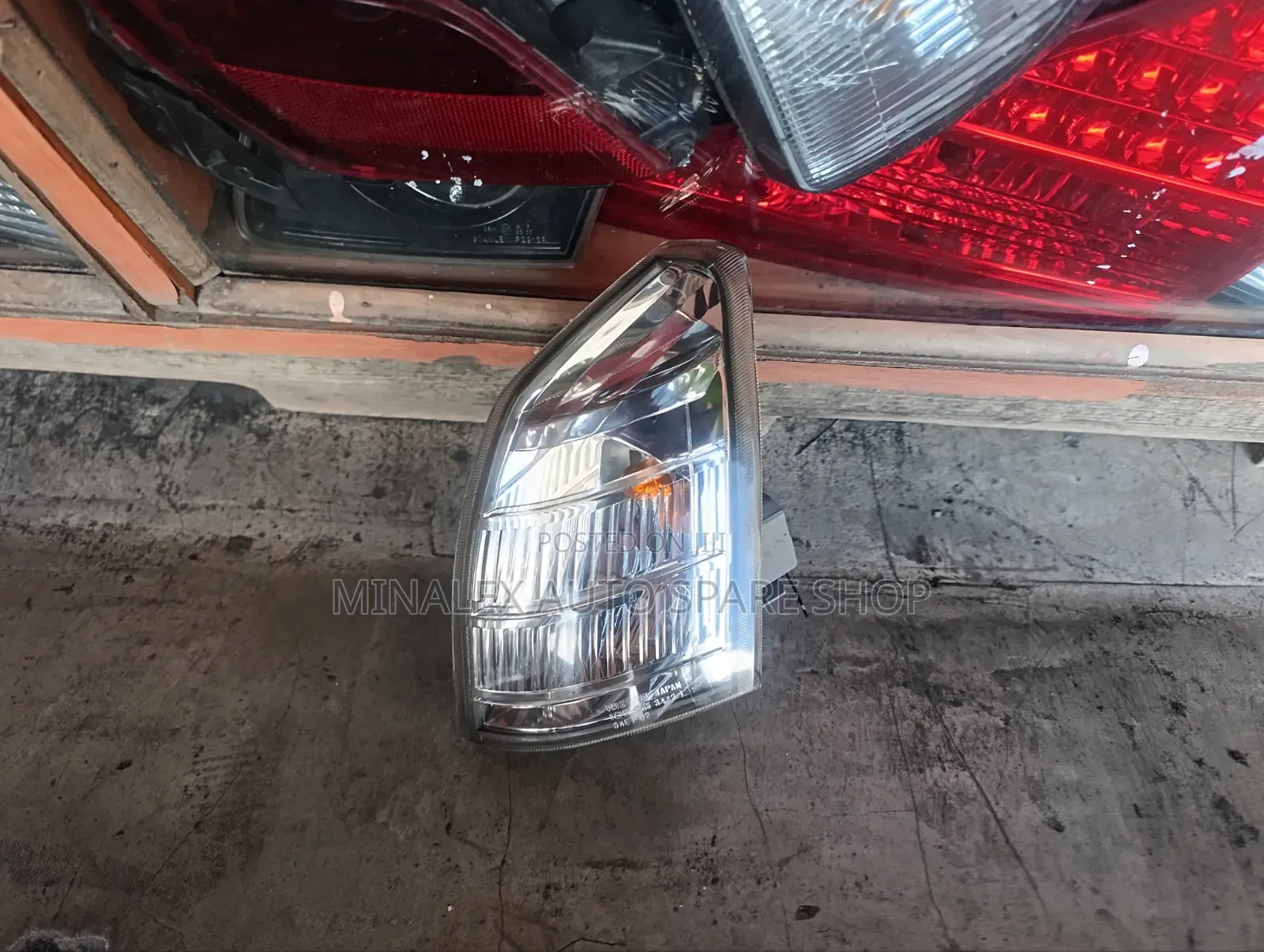 Nissan X-Tril Conerlight Complete With Bulb and Socket