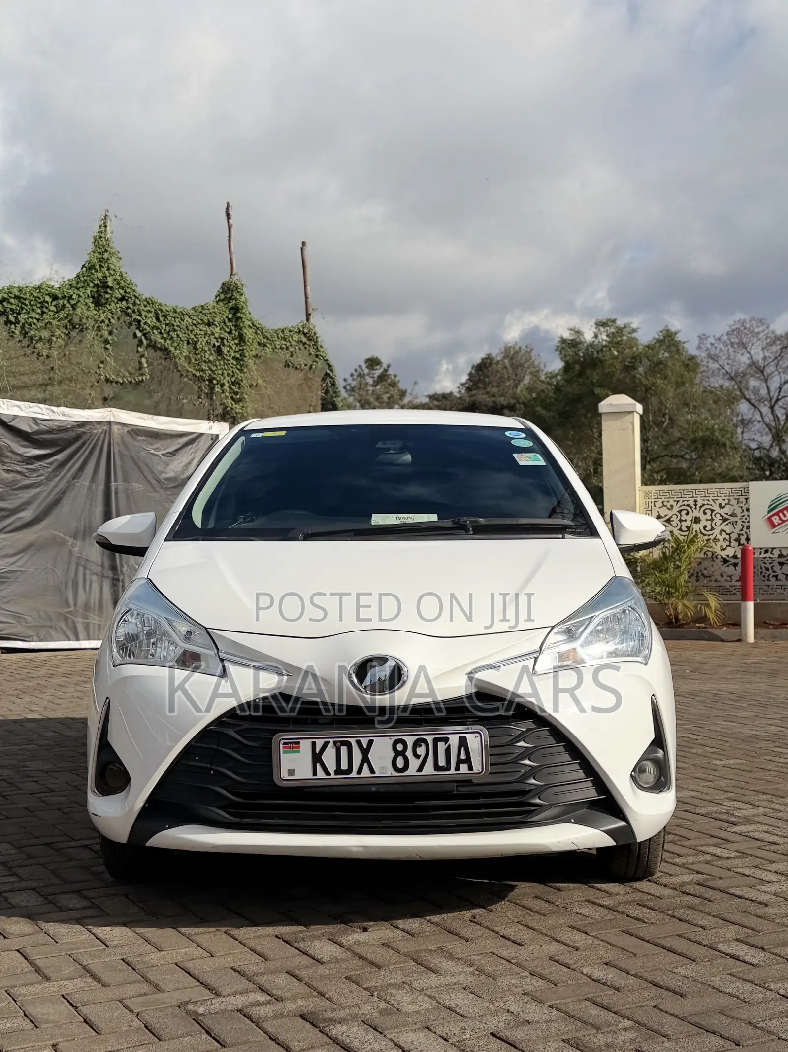 Toyota Vitz 1.0 FWD 5dr 2019 White