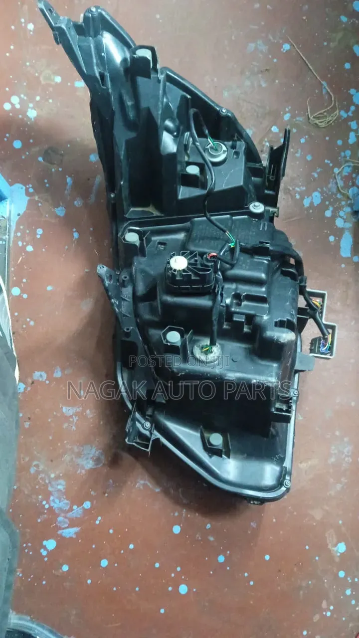 Toyota Voxy 2015 Headlight Xenon