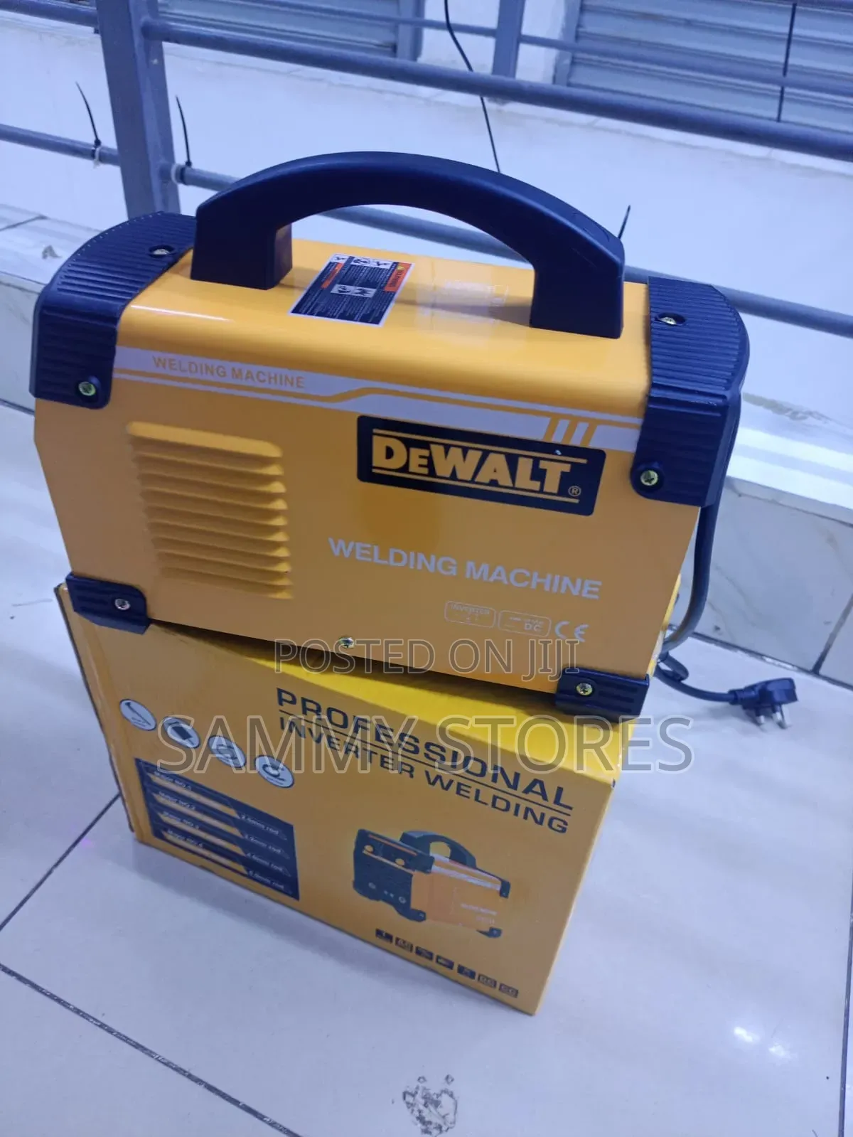 DeWalt 500A Professional Welding Machine With Cables Mask
