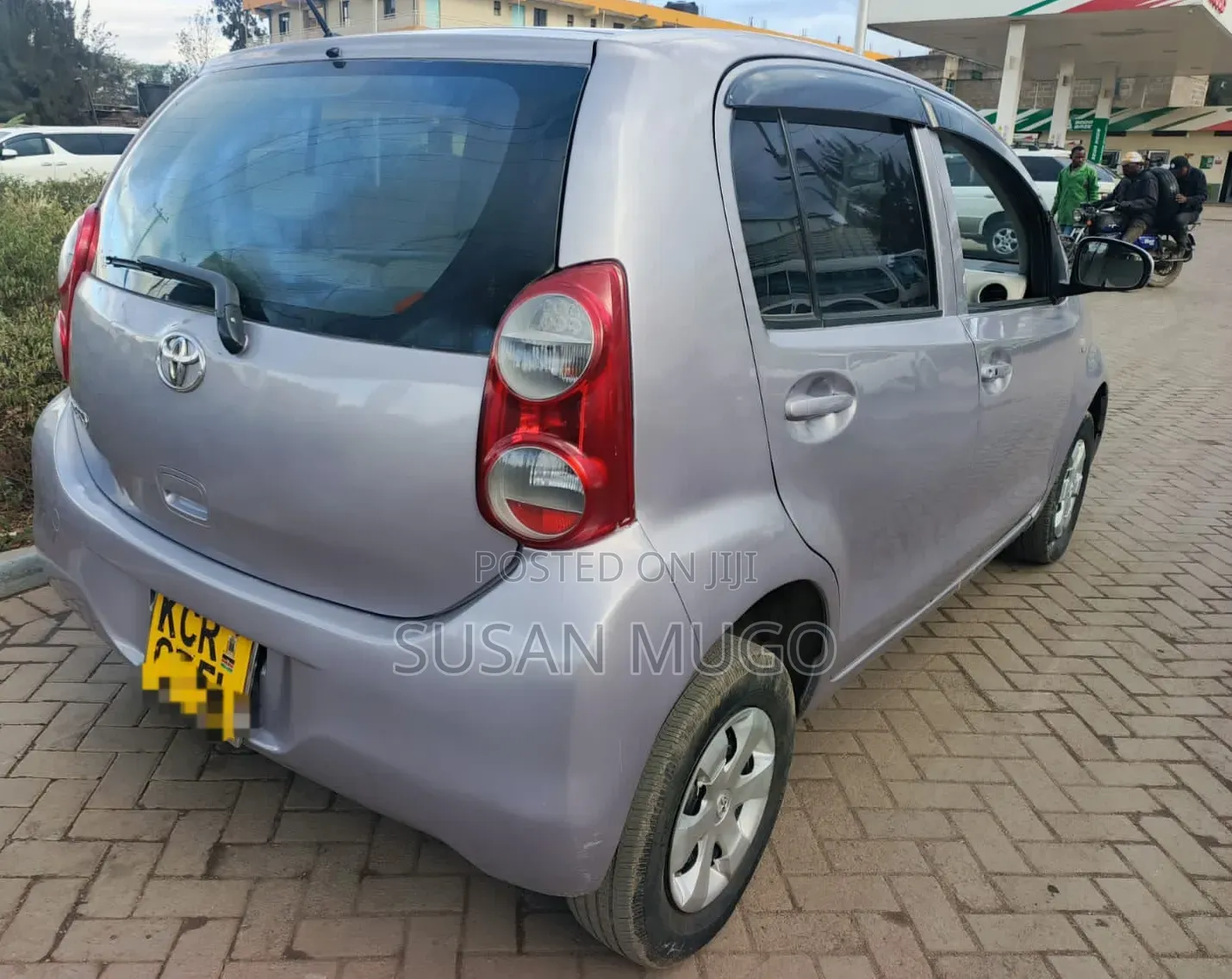 Toyota Passo 2011 Silver