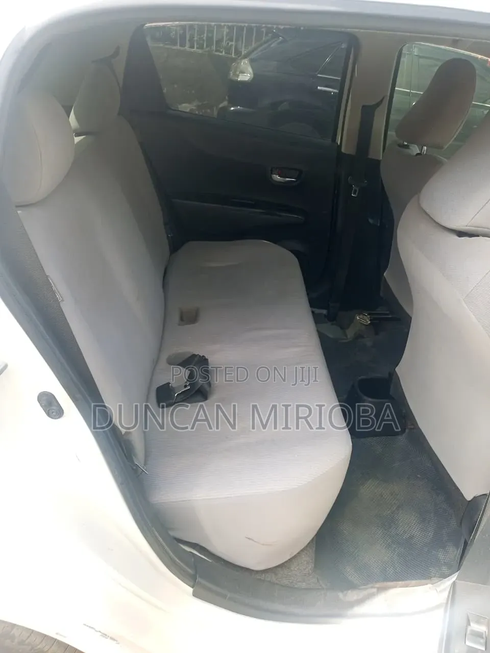 Toyota Vitz 2012 Silver