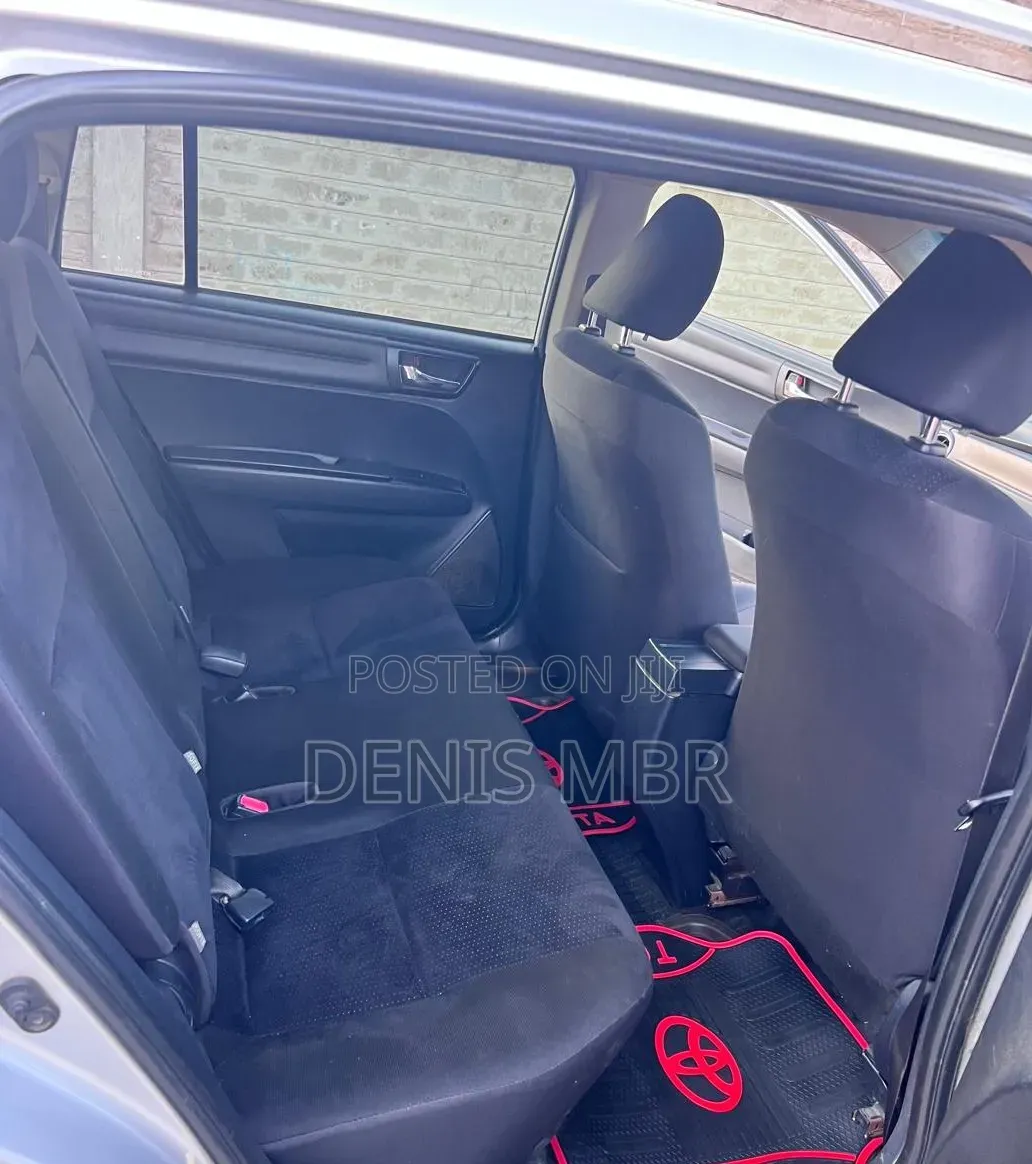 Toyota Corolla Fielder 2017 Silver