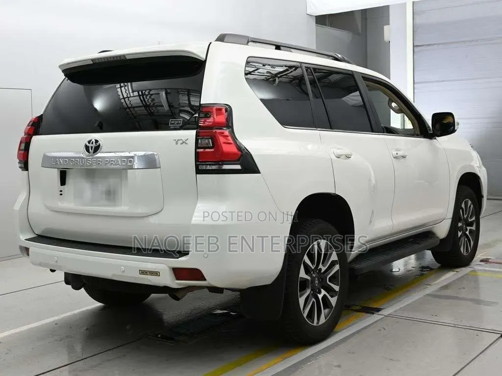Toyota Land Cruiser Prado 2.8 2022 White