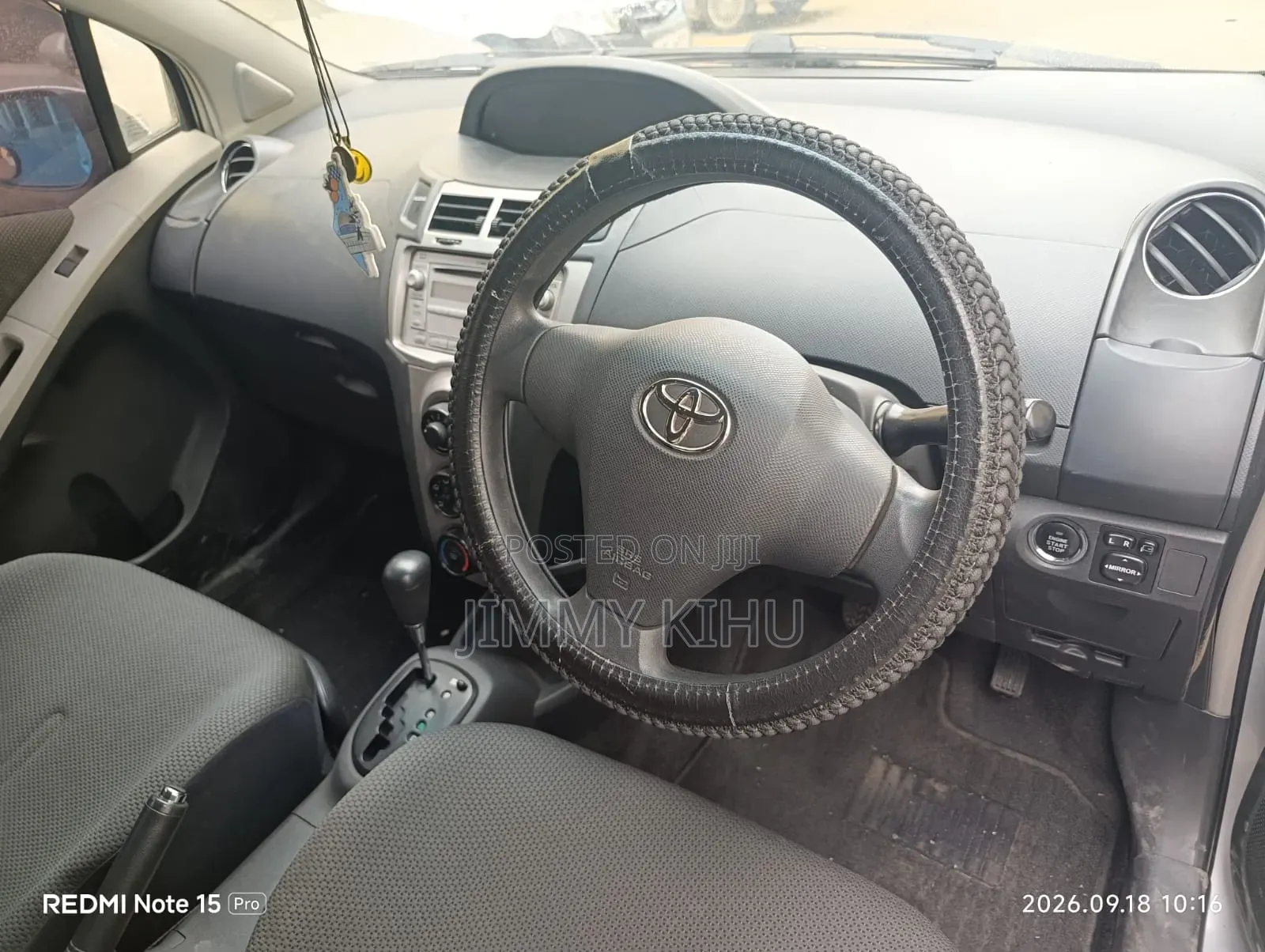 Toyota Vitz 2010 Silver