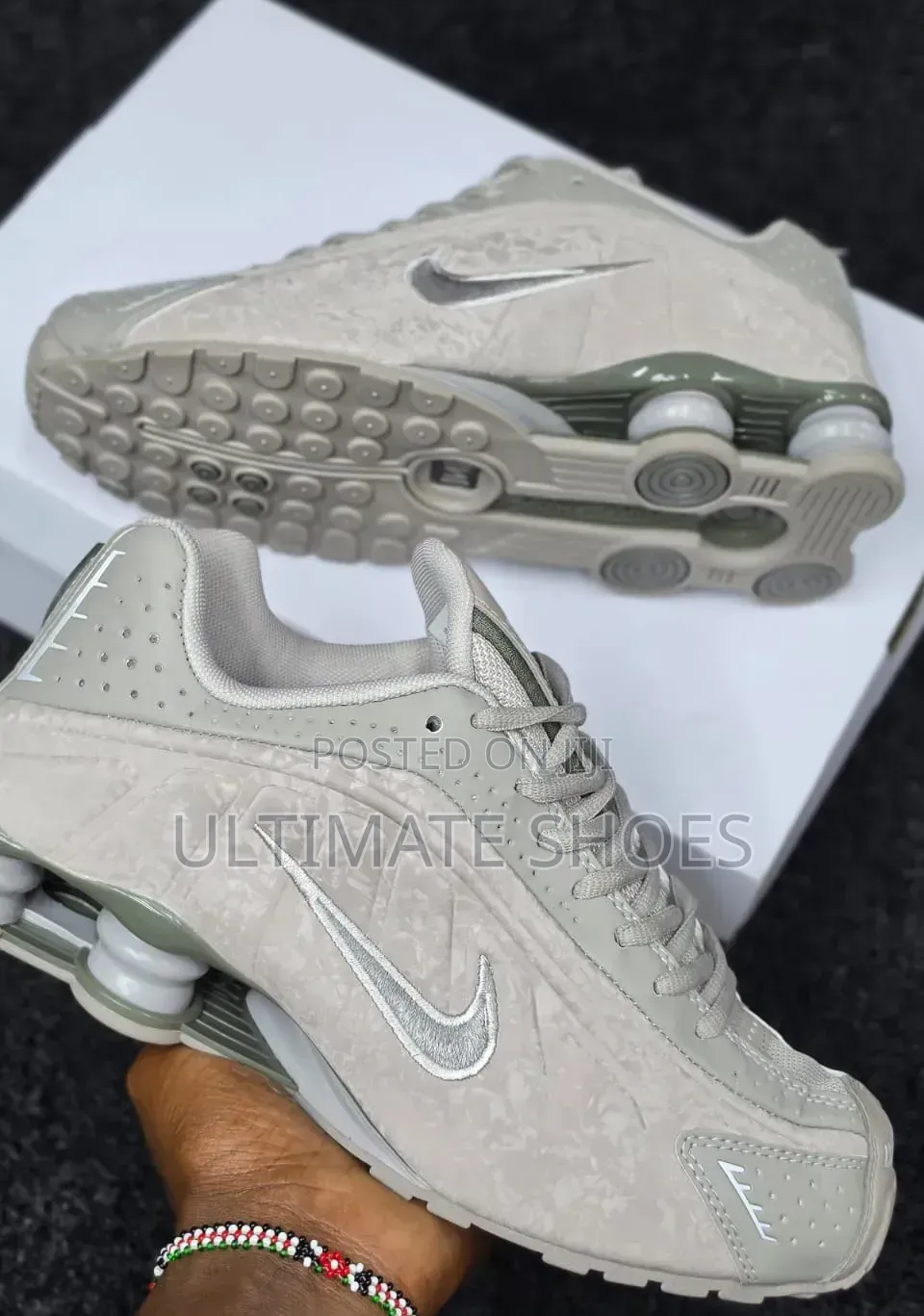 Nike Shox R4 Beige Sneakers