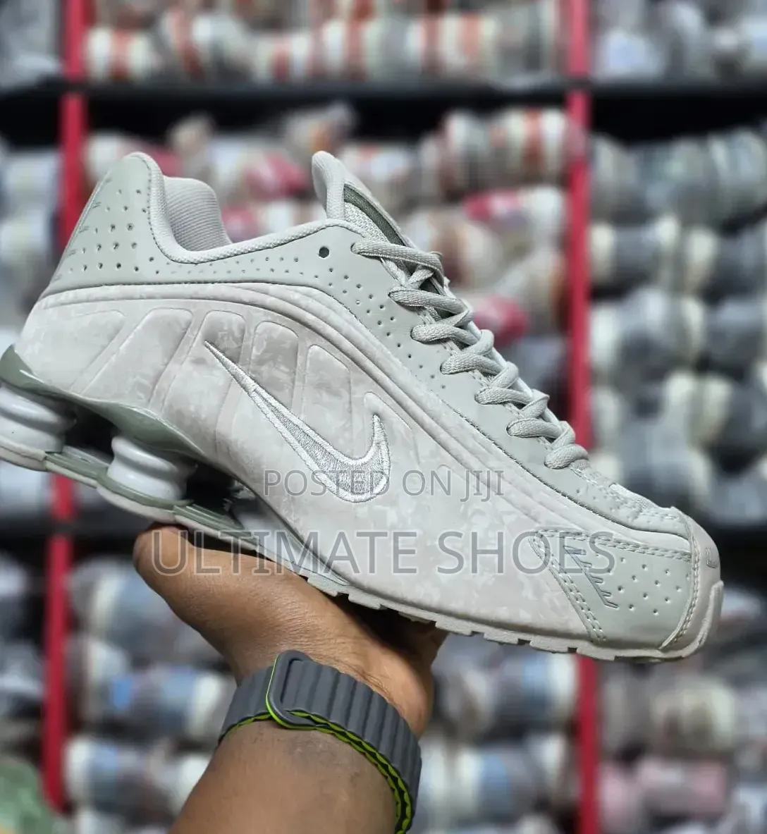Nike Shox R4 Beige Sneakers